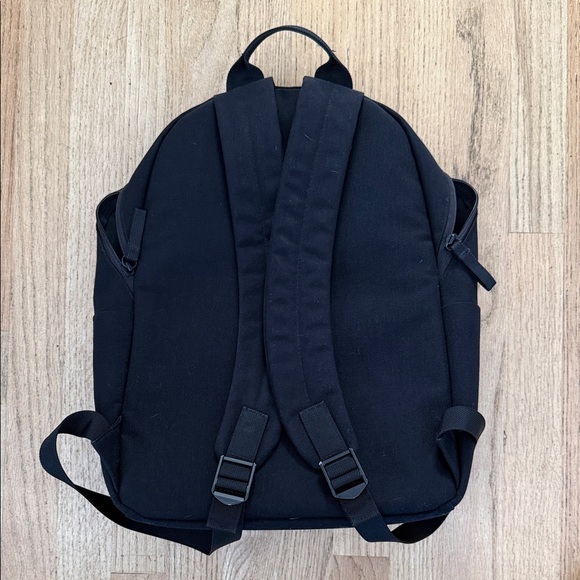Everlane Tech Backpack - Picture 9 of 9